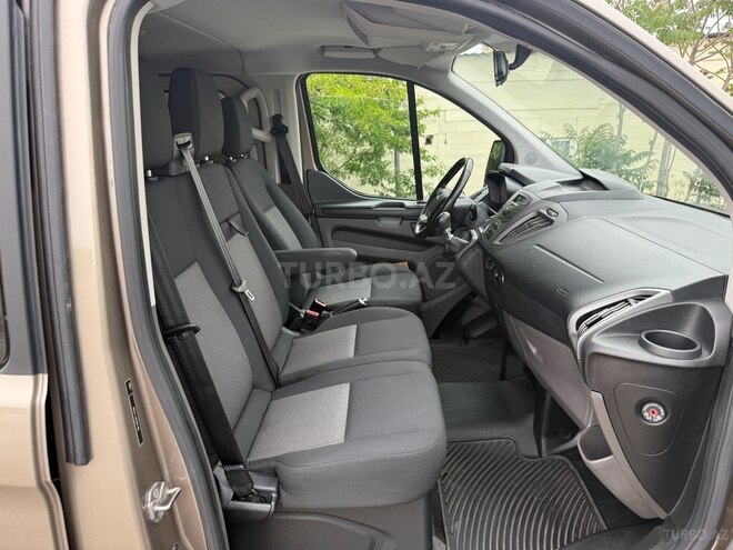 Ford Tourneo Custom-9