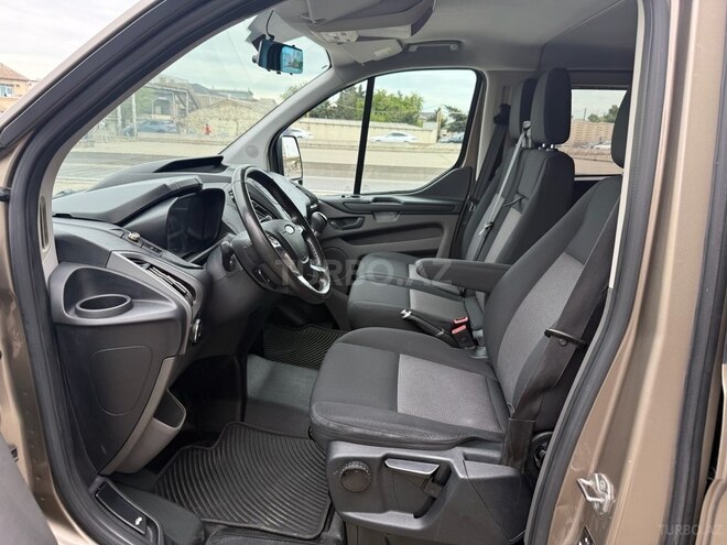 Ford Tourneo Custom-7