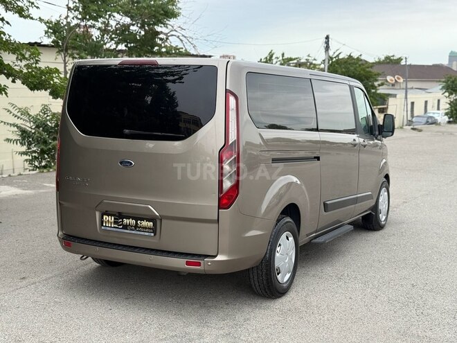 Ford Tourneo Custom-6