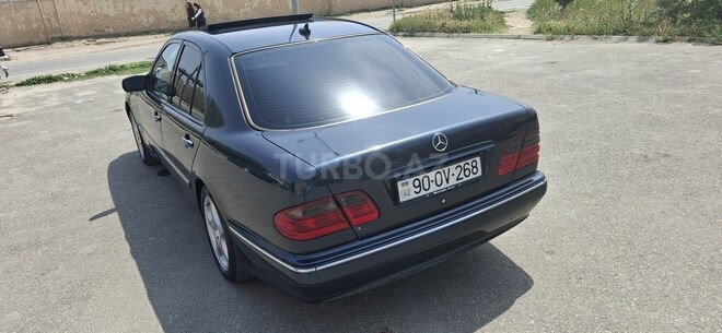 Mercedes E 280 2001, 270,000 km - 2.8 l - Bakı