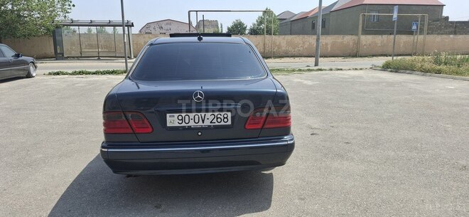 Mercedes E 280 2001, 270,000 km - 2.8 l - Bakı