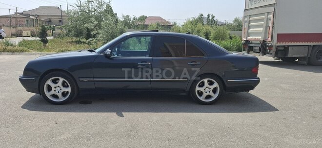 Mercedes E 280 2001, 270,000 km - 2.8 l - Bakı