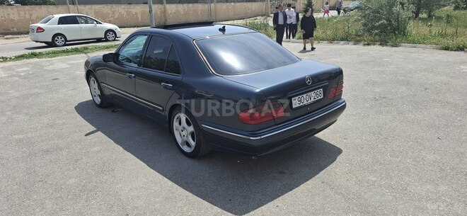 Mercedes E 280 2001, 270,000 km - 2.8 l - Bakı