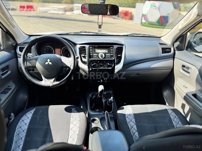 Mitsubishi L200 2015, 390,000 km - 2.5 l - Bakı