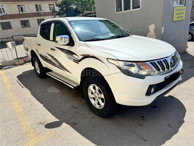 Mitsubishi L200 2015, 390,000 km - 2.5 l - Bakı