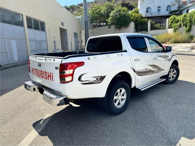 Mitsubishi L200 2015, 390,000 km - 2.5 l - Bakı