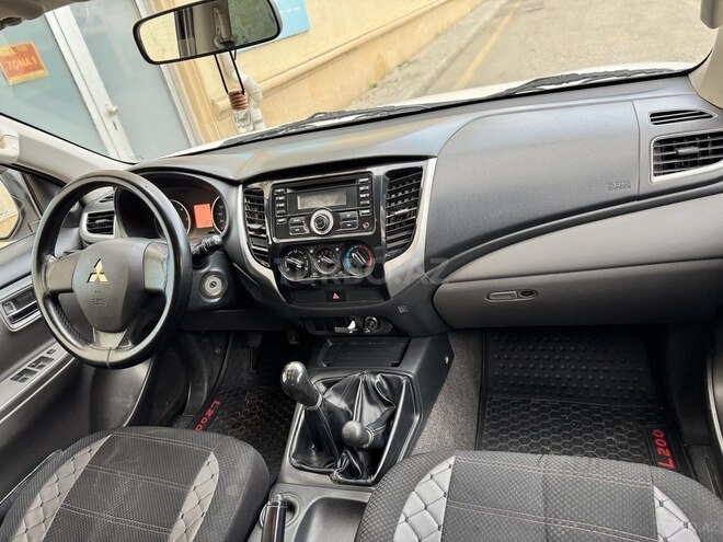 Mitsubishi L200 2015, 390,000 km - 2.5 l - Bakı