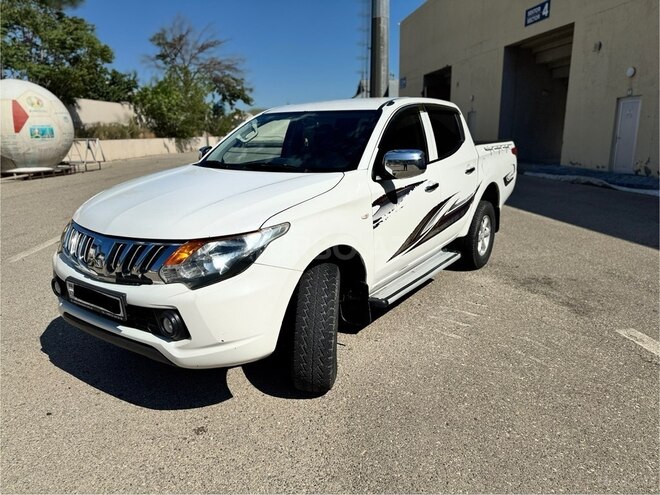 Mitsubishi L200 2015, 390,000 km - 2.5 l - Bakı
