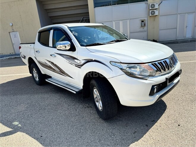 Mitsubishi L200 2015, 390,000 km - 2.5 l - Bakı