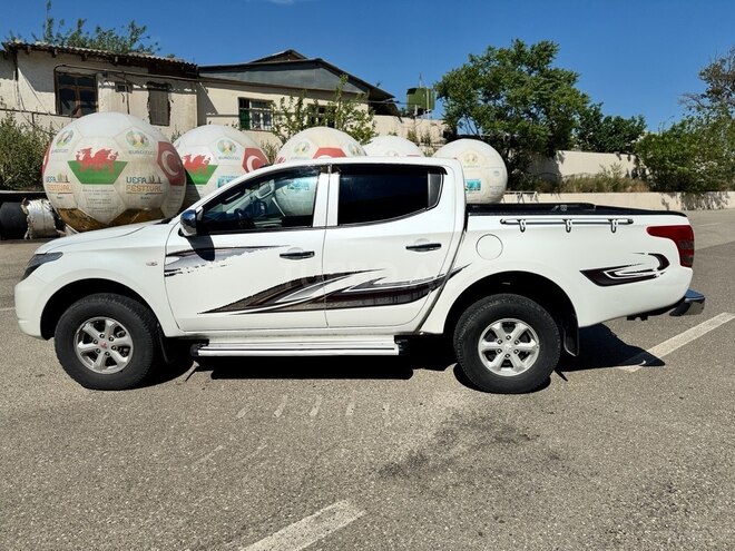 Mitsubishi L200 2015, 390,000 km - 2.5 l - Bakı