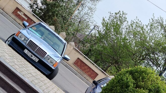 Mercedes 190 1990, 230,000 km - 1.8 l - Ucar