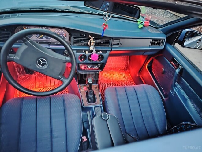 Mercedes 190 1990, 230,000 km - 1.8 l - Ucar