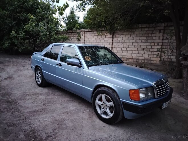 Mercedes 190 1990, 230,000 km - 1.8 l - Ucar