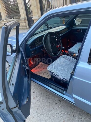 Mercedes 190 1990, 230,000 km - 1.8 l - Ucar