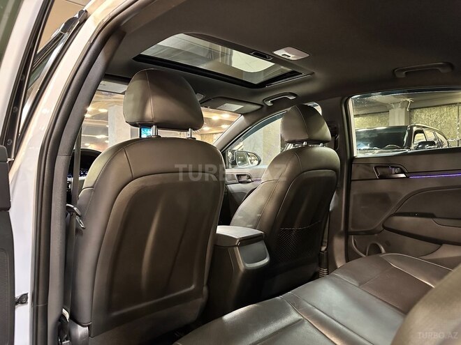 Hyundai Elantra 2018, 60,000 km - 1.6 l - Bakı