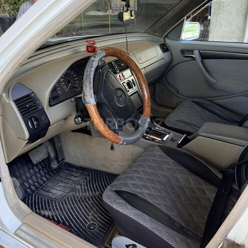 Mercedes C 200 1998, 300,000 km - 2.0 l - Tovuz