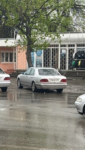 Mercedes E 220 d 1998, 422,000 km - 2.2 l - Qazax