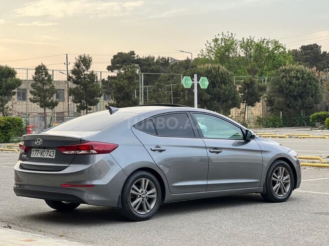 Hyundai Elantra-6