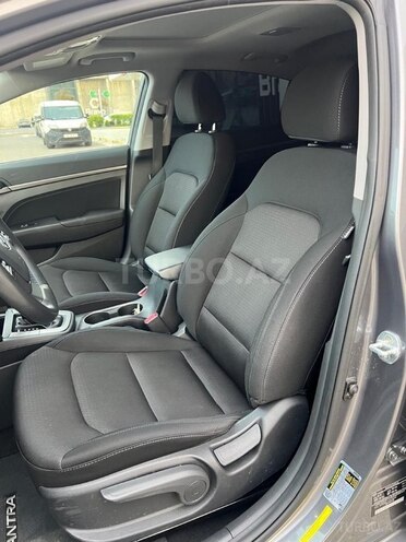 Hyundai Elantra-14
