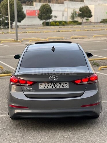 Hyundai Elantra-11
