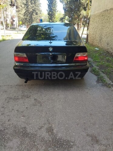 BMW 318 1993, 167,000 km - 1.8 l - Qazax