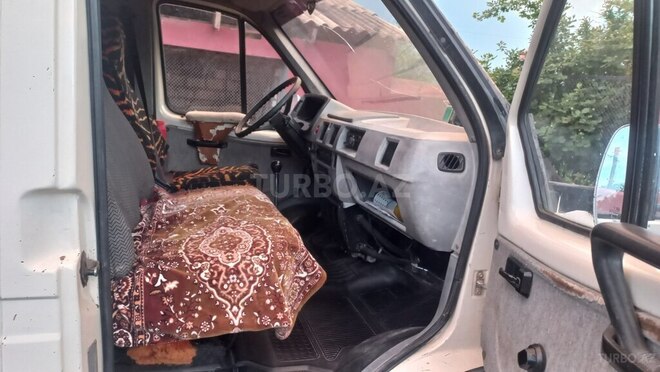 GAZ 32212 2001, 600,000 km - 2.4 л - Qazax