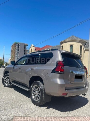 Toyota Land Cruiser Prado-5
