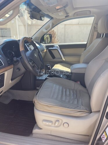 Toyota Land Cruiser Prado-8