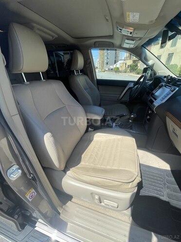 Toyota Land Cruiser Prado-11