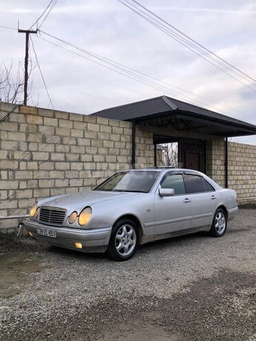 Mercedes E 230 1996, 253,000 km - 2.3 л - Quba