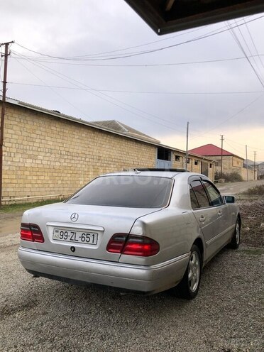 Mercedes E 230 1996, 253,000 km - 2.3 л - Quba