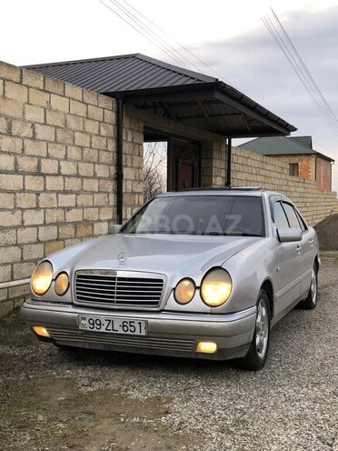 Mercedes E 230 1996, 253,000 km - 2.3 л - Quba