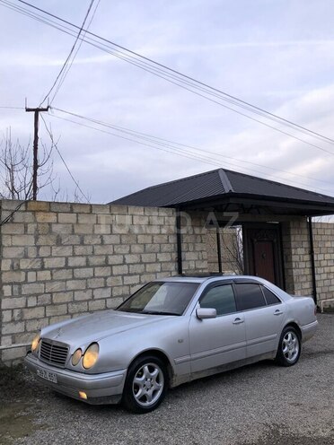 Mercedes E 230 1996, 253,000 km - 2.3 л - Quba