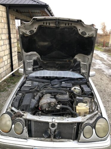 Mercedes E 230 1996, 253,000 km - 2.3 л - Quba