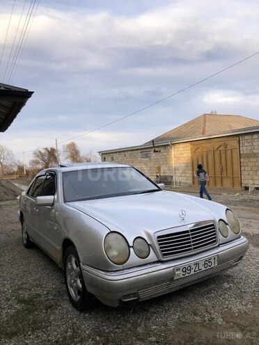 Mercedes E 230 1996, 253,000 km - 2.3 л - Quba