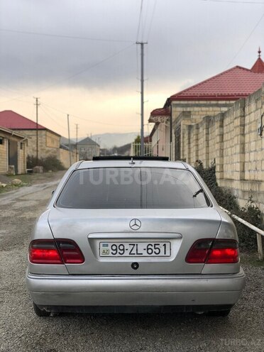 Mercedes E 230 1996, 253,000 km - 2.3 л - Quba