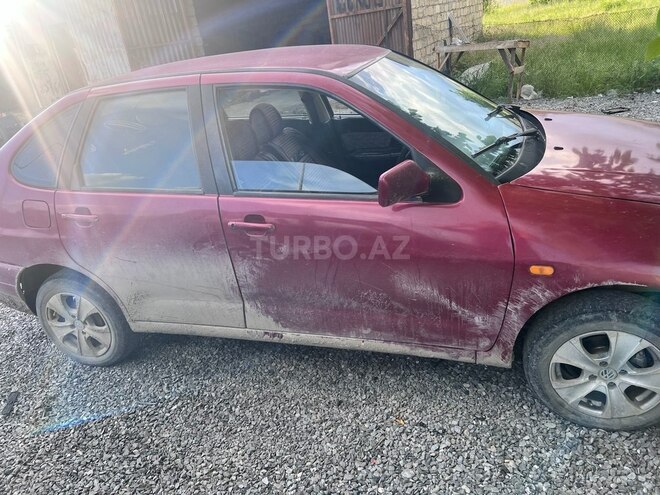 Volkswagen Polo 1995, 250,000 km - 1.6 л - Bakı