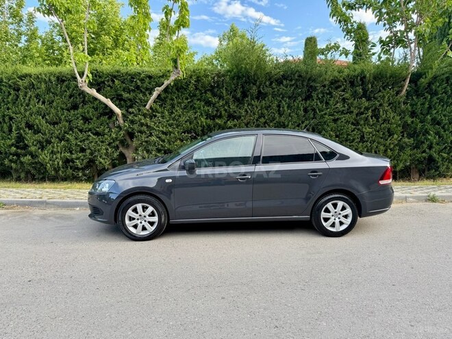 Volkswagen Polo 2014, 172,856 km - 1.6 l - Bakı