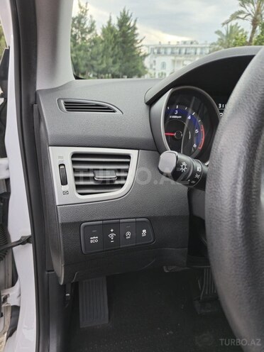Hyundai Avante 2015, 188,750 km - 1.6 l - Astara