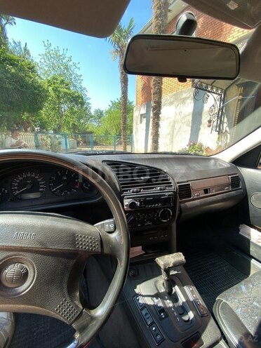BMW 320 1994, 290,439 km - 2.0 л - Astara