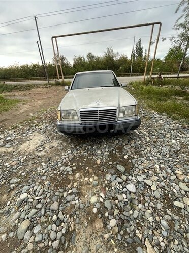 Mercedes E 220 1992, 62,783 km - 2.2 l - Neftçala