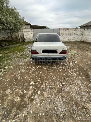 Mercedes E 220 1992, 62,783 km - 2.2 l - Neftçala