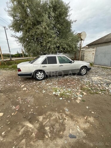 Mercedes E 220 1992, 62,783 km - 2.2 l - Neftçala