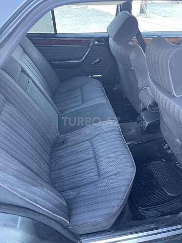Mercedes E 220 1991, 526,624 km - 2.2 l - Tovuz