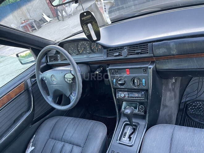 Mercedes E 220 1991, 526,624 km - 2.2 l - Tovuz