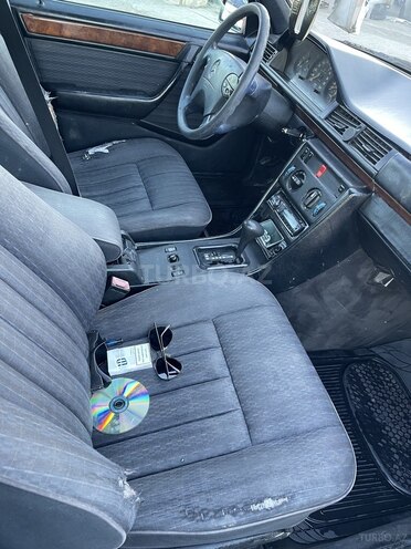 Mercedes E 220 1991, 526,624 km - 2.2 l - Tovuz