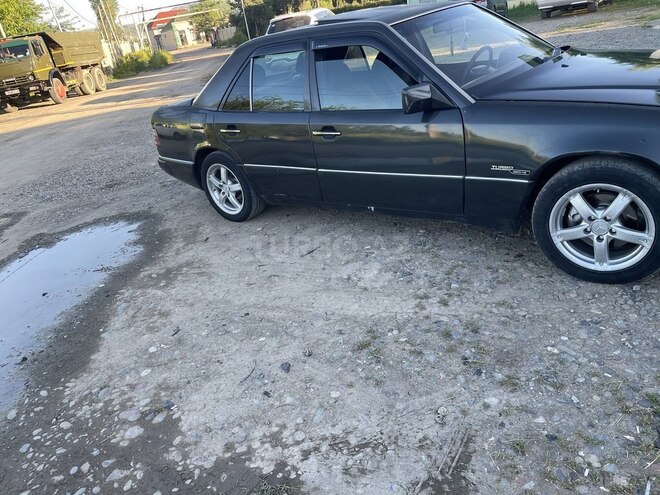 Mercedes E 220 1991, 526,624 km - 2.2 l - Tovuz