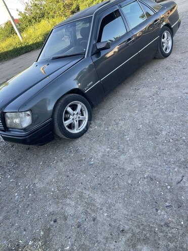 Mercedes E 220 1991, 526,624 km - 2.2 l - Tovuz