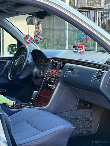 Mercedes E 240 1999, 400,000 km - 2.4 l - Tovuz