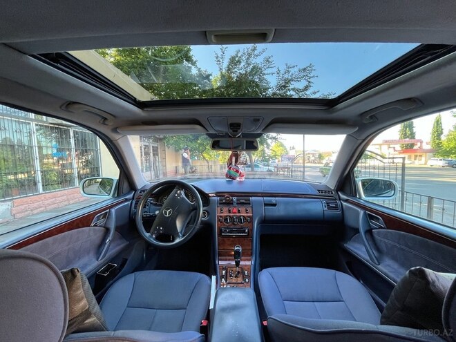 Mercedes E 240 1999, 400,000 km - 2.4 l - Tovuz